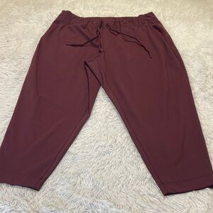 LIVI WOMENS Maroon Joggers SIZE 14/16 GRONT AND BACK POCKETS PULL ON DRAWSTRING